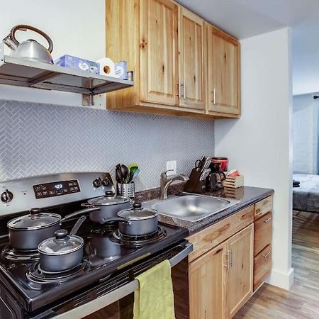 Studio W/ King Bed Near Dwtn Рочестер Екстер'єр фото